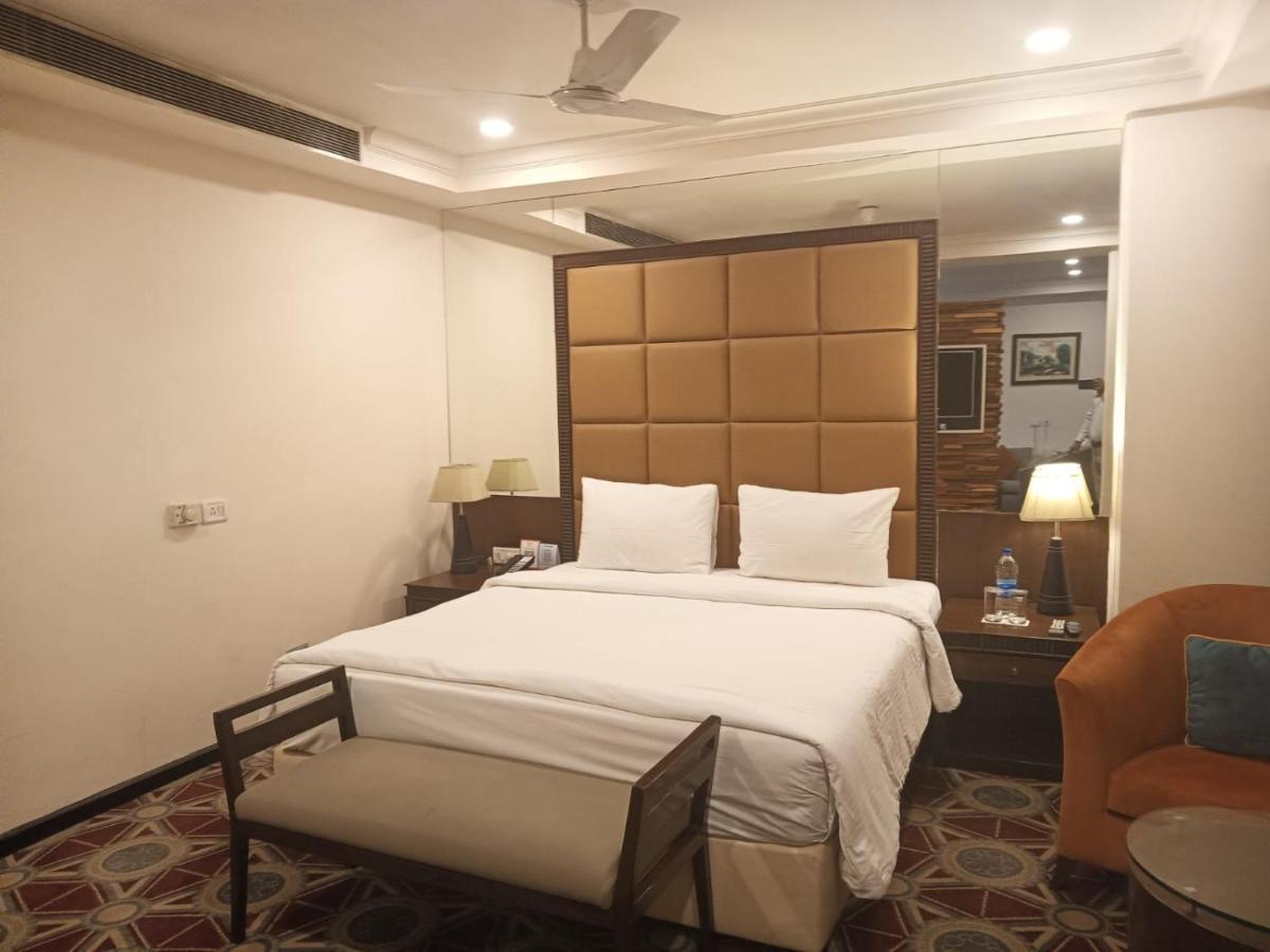 Inn Riviera Jammu Exteriör bild
